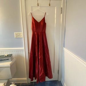 Burgundy US4 prom dress. Never warn, not yet tailored.